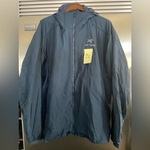 Lightweight men’s puffer coat.